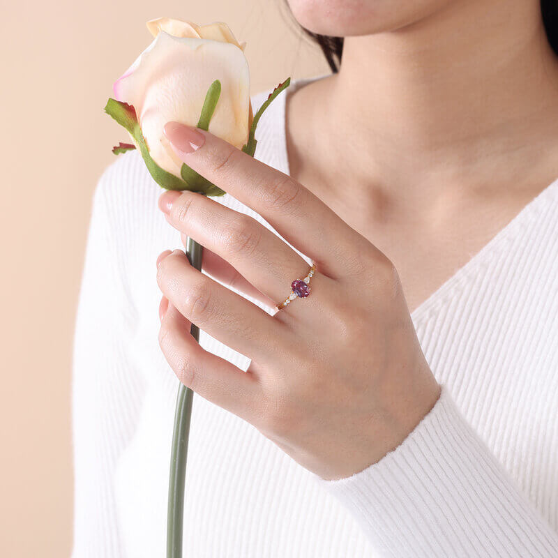 Natural Oval Alexandrite Ring with Moissanite